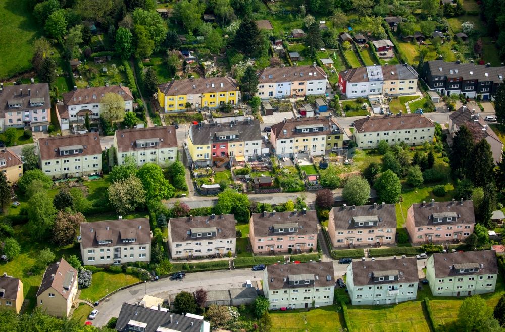 Luftaufnahme Schwelm - Wohngebiet einer Reihenhaus- Siedlung und Doppelhaus- Siedlung zwischen Feldstraße und Flurstraße in Schwelm im Bundesland Nordrhein-Westfalen