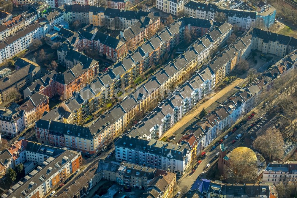 Dortmund von oben - Wohngebiet einer Reihenhaus- Siedlung Dorstfelder Brücke in Dortmund im Bundesland Nordrhein-Westfalen, Deutschland