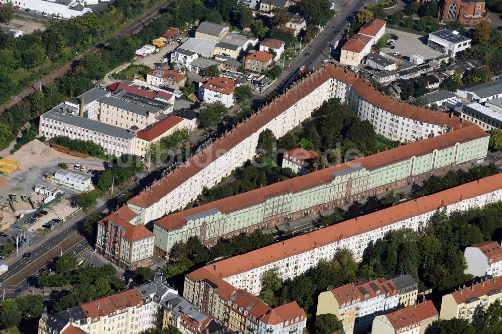 Luftbild Dresden - Wohngebiet einer Reihenhaus- Siedlung entlang der Hansastraße in Dresden im Bundesland Sachsen