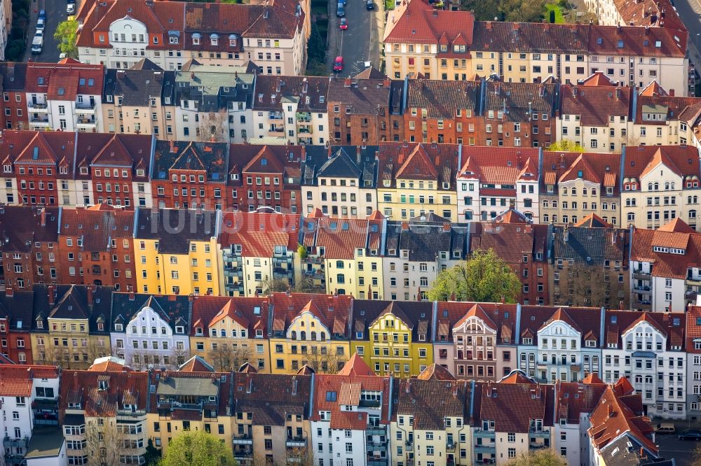 Hannover aus der Vogelperspektive: Wohngebiet einer Reihenhaus- Siedlung Fössestraße im Ortsteil Linden-Limmer in Hannover im Bundesland Niedersachsen, Deutschland