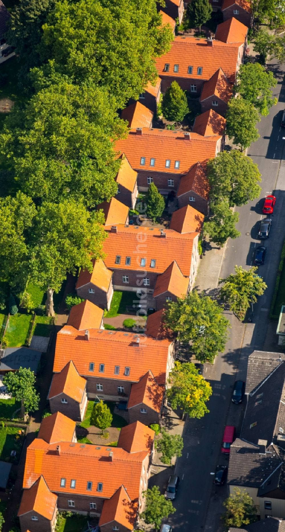 Luftaufnahme Gelsenkirchen - Wohngebiet einer Reihenhaus- Siedlung in Gelsenkirchen im Bundesland Nordrhein-Westfalen