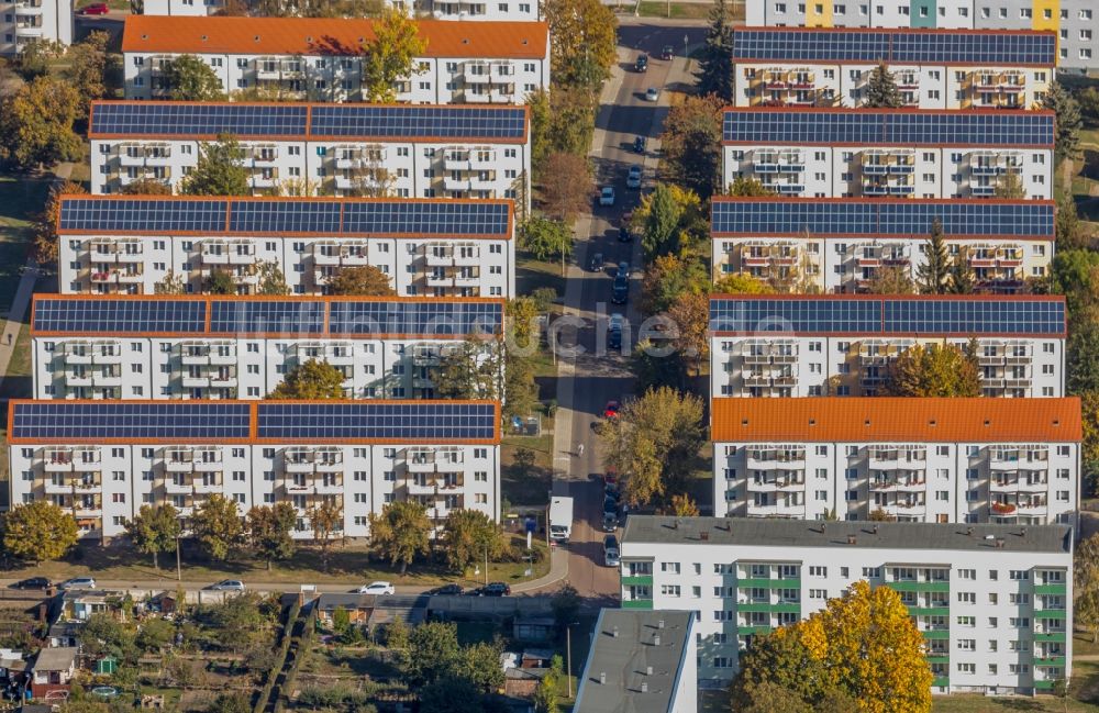 Luftbild Aschersleben - Wohngebiet einer Reihenhaus- Siedlung German-Titow-Straße in Aschersleben im Bundesland Sachsen-Anhalt, Deutschland