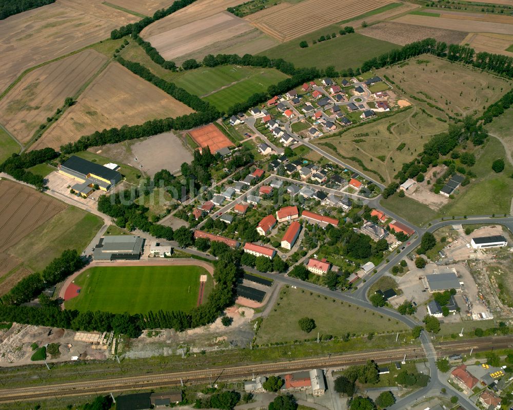 Gröditz von oben - Wohngebiet einer Reihenhaus- Siedlung in Gröditz im Bundesland Sachsen, Deutschland