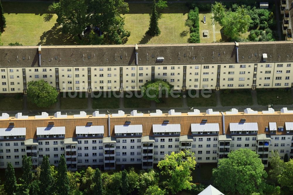 Berlin aus der Vogelperspektive: Wohngebiet einer Reihenhaus- Siedlung Havensteinstraße im Ortsteil Lankwitz in Berlin, Deutschland