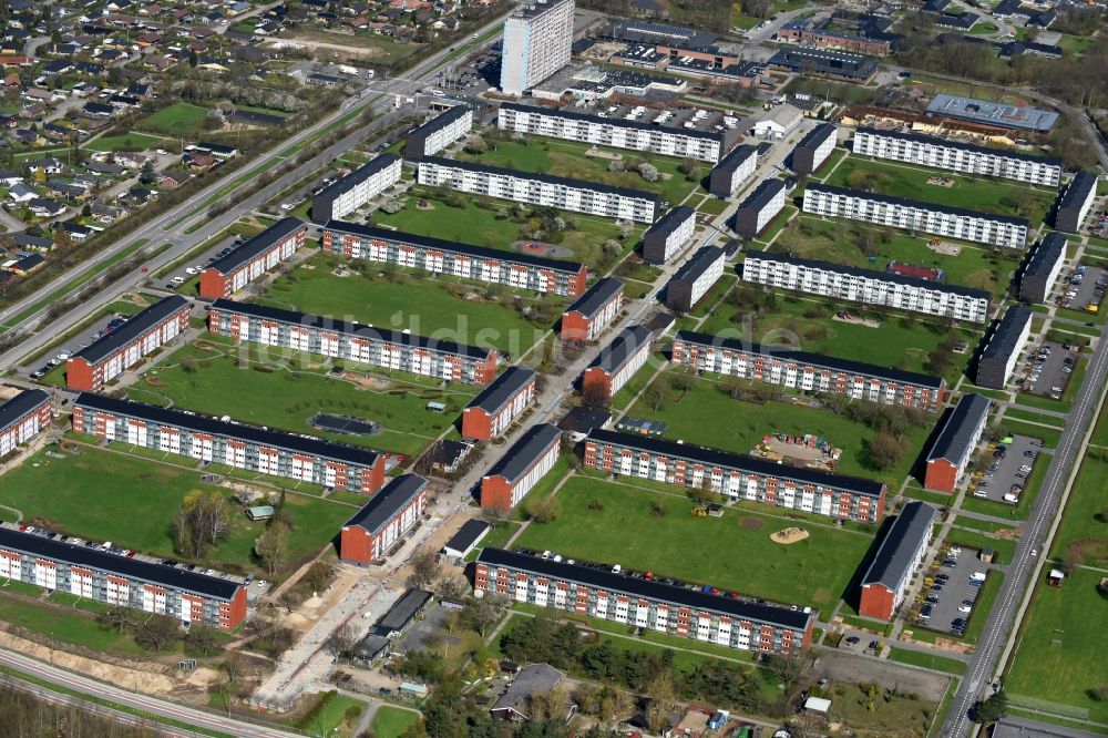 Luftaufnahme Ballerup - Wohngebiet einer Reihenhaus- Siedlung Hedeparken in Ballerup in Region Hovedstaden, Dänemark