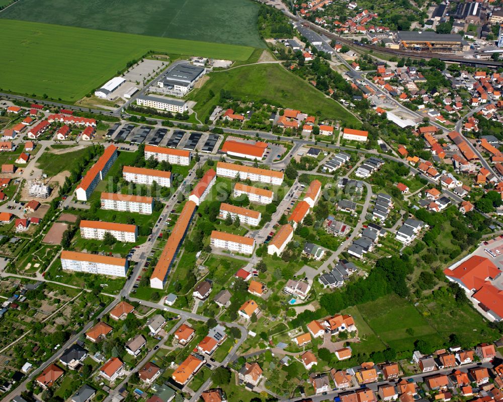 Ilsenburg (Harz) aus der Vogelperspektive: Wohngebiet einer Reihenhaus- Siedlung in Ilsenburg (Harz) im Bundesland Sachsen-Anhalt, Deutschland