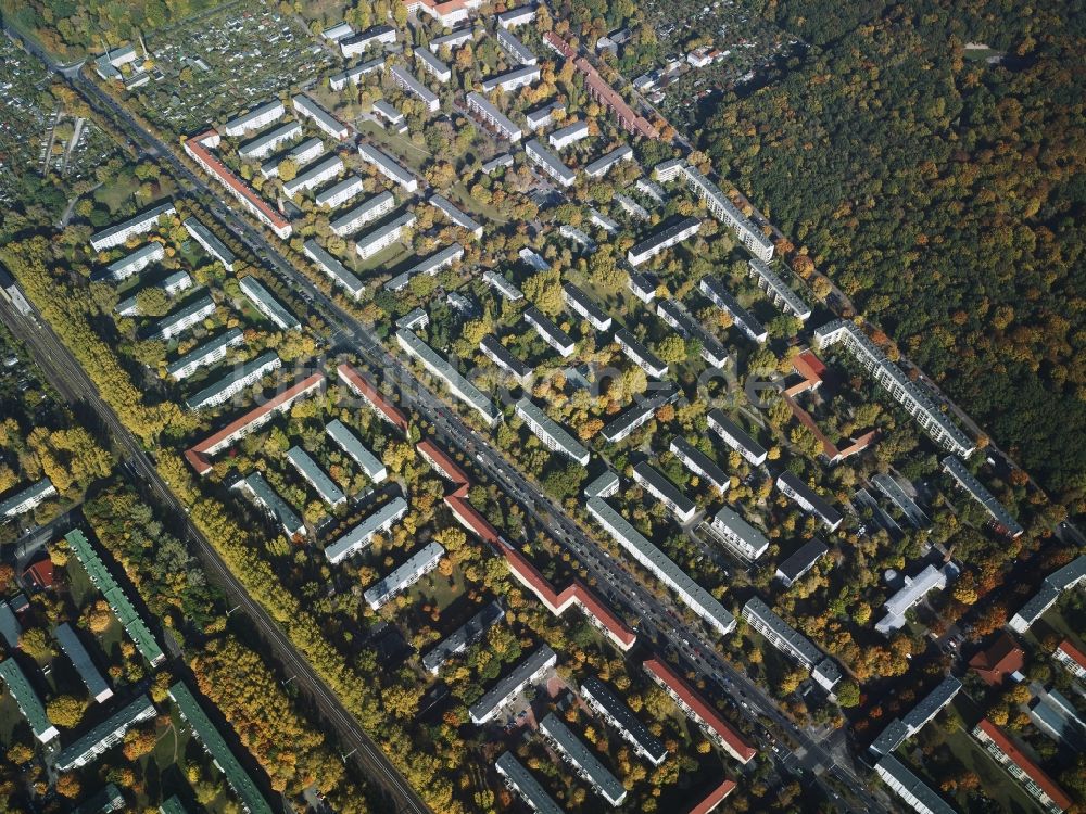 Berlin von oben - Wohngebiet einer Reihenhaus- Siedlung an der Köpenicker Landstraße in Berlin