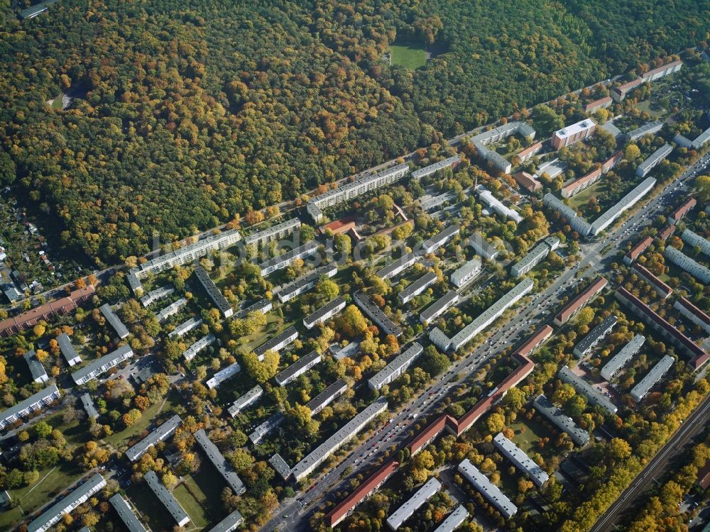 Luftaufnahme Berlin - Wohngebiet einer Reihenhaus- Siedlung Köpenicker Landstraße und Neue Krugeallee in Berlin