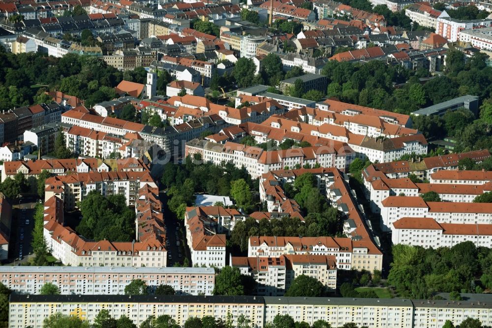 Leipzig aus der Vogelperspektive: Wohngebiet einer Reihenhaus- Siedlung Krönerstraße - Segerstraße - Liselotte-Herrmann-Straße in Leipzig im Bundesland Sachsen