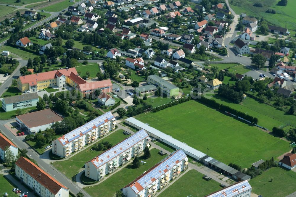 Luftbild Laußig - Wohngebiet einer Reihenhaus- Siedlung in Laußig im Bundesland Sachsen