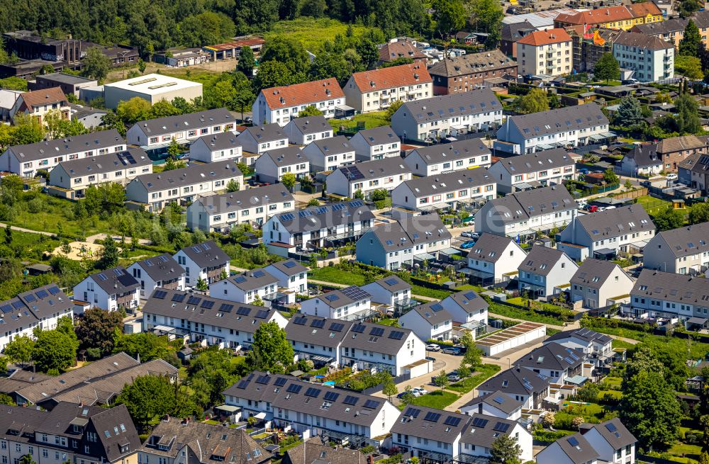 Gelsenkirchen von oben - Wohngebiet einer Reihenhaus- Siedlung An der Lutherburg in Gelsenkirchen im Bundesland Nordrhein-Westfalen, Deutschland