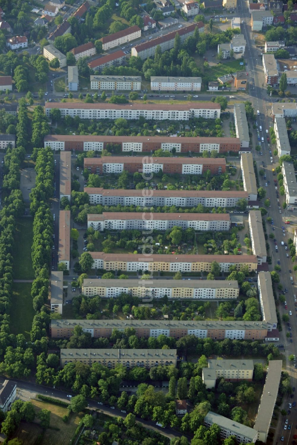 Magdeburg von oben - Wohngebiet einer Reihenhaus- Siedlung in Magdeburg im Bundesland Sachsen-Anhalt