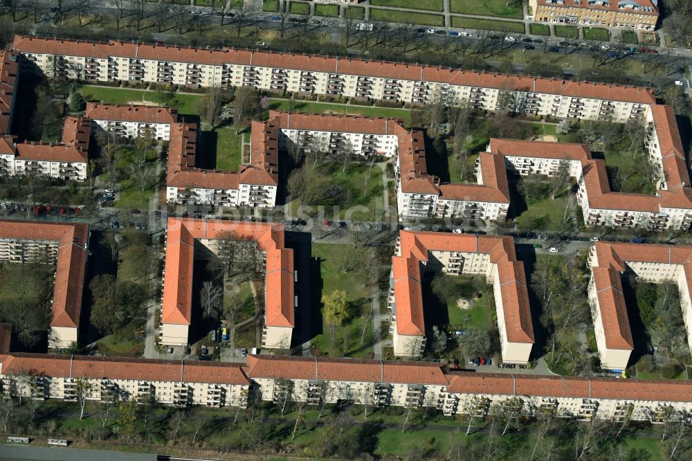 Berlin aus der Vogelperspektive: Wohngebiet einer Reihenhaus- Siedlung Mörchinger Straße im Stadtteil Zehlendorf in Berlin