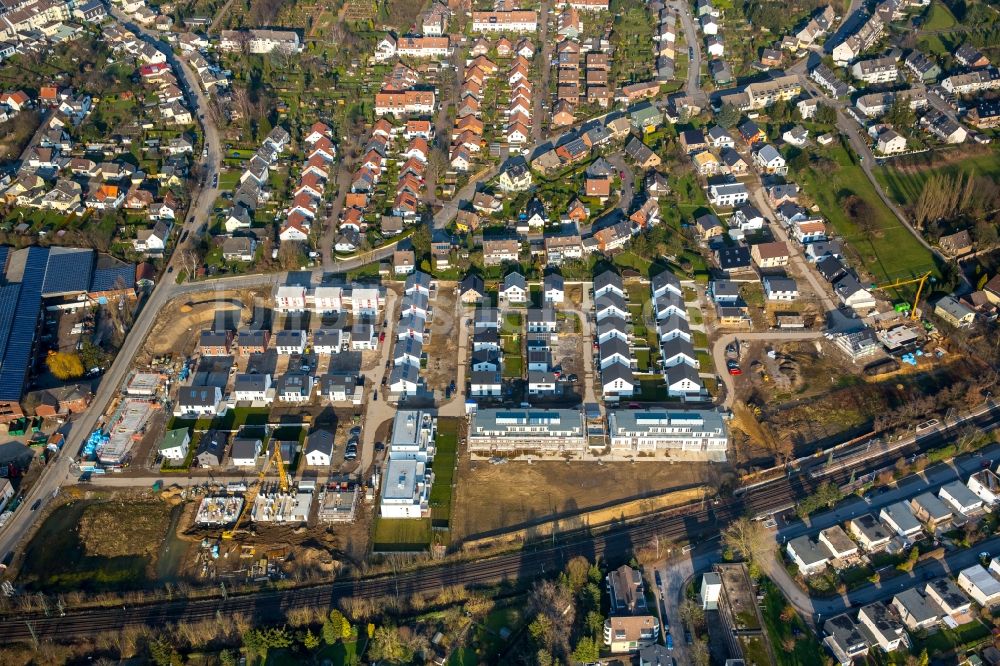 Essen aus der Vogelperspektive: Wohngebiet einer Reihenhaus- Siedlung am Neubaugebiet Breloher Steig in Essen im Bundesland Nordrhein-Westfalen