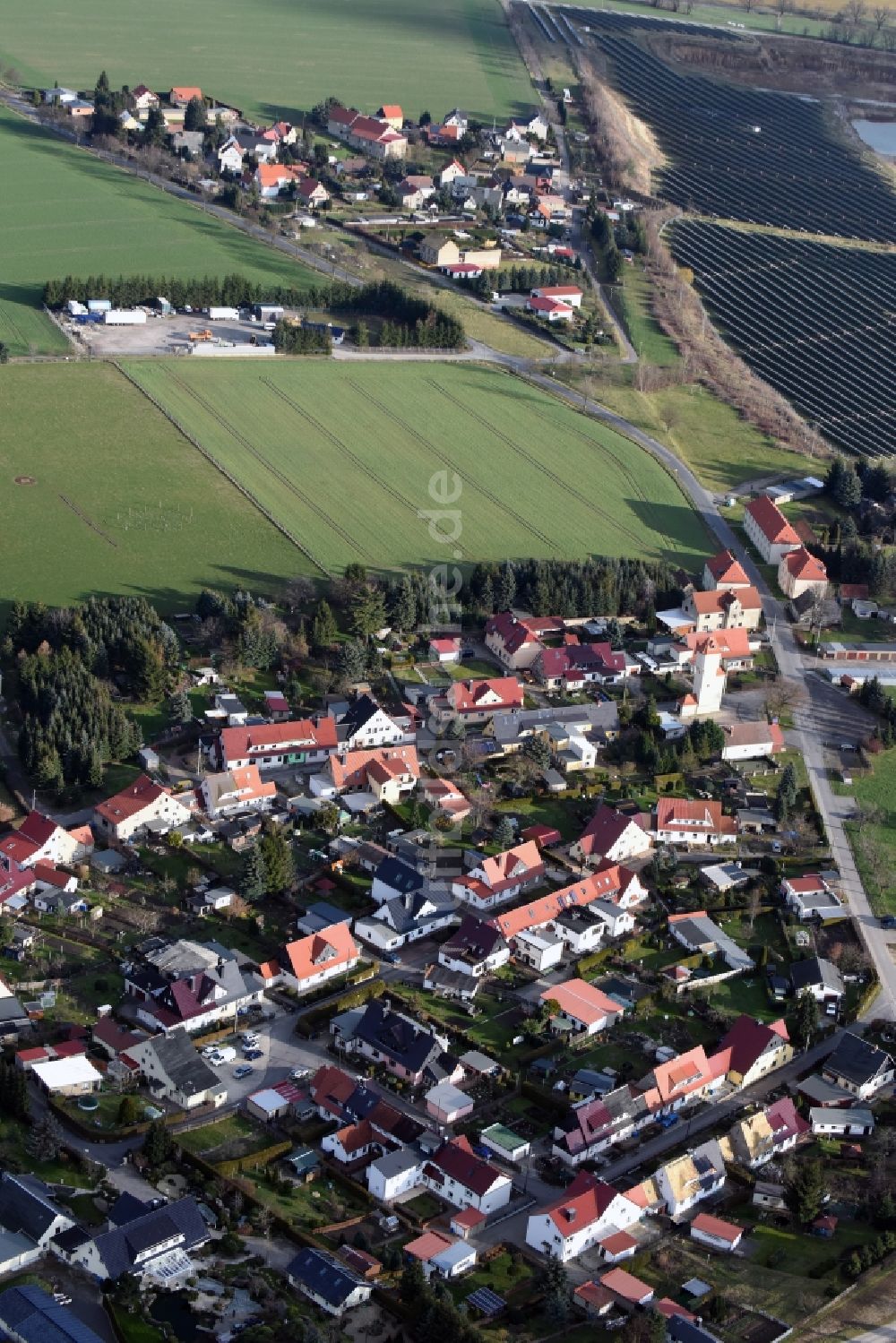 Luftaufnahme Starkenberg - Wohngebiet einer Reihenhaus- Siedlung in Neuposa im Bundesland Thüringen