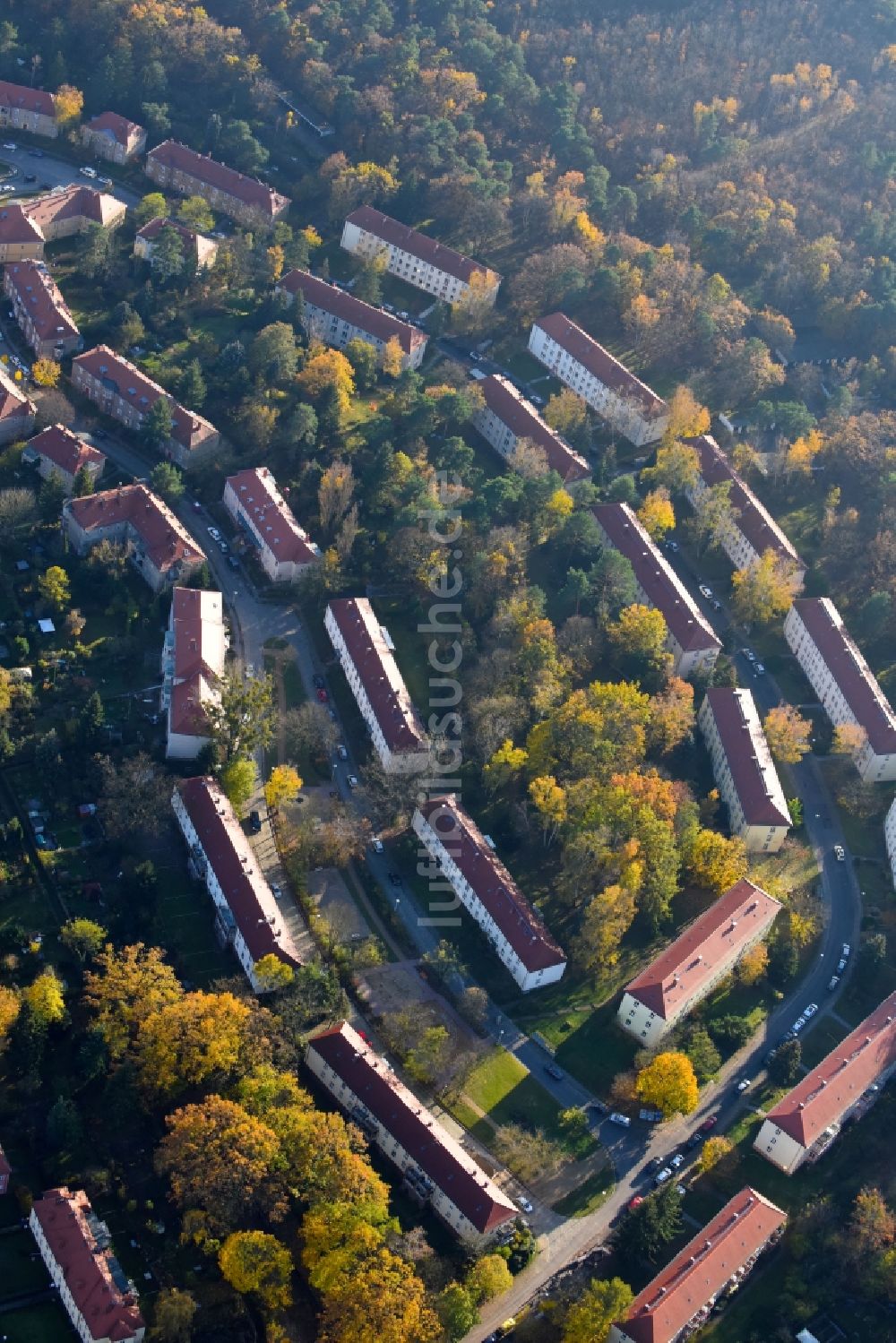 Potsdam aus der Vogelperspektive: Wohngebiet einer Reihenhaus- Siedlung im Ortsteil Potsdam Süd in Potsdam im Bundesland Brandenburg, Deutschland