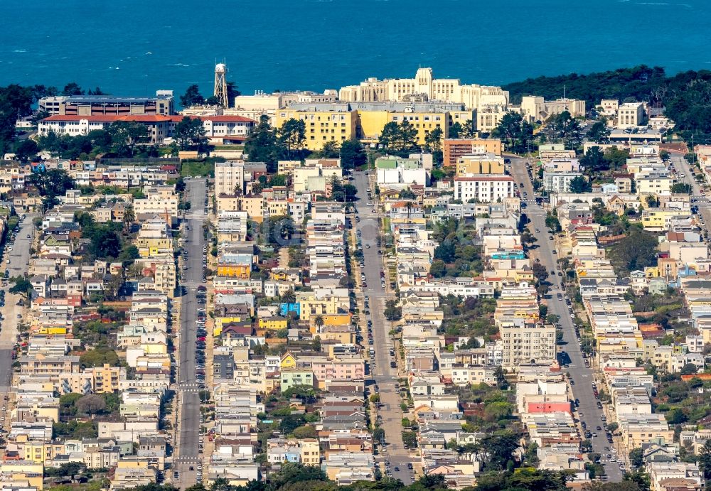 Luftbild San Francisco - Wohngebiet einer Reihenhaus- Siedlung Outer Richond mit Balboa Street, Cabrillo Street und Fulton Street in San Francisco in Kalifornien, USA