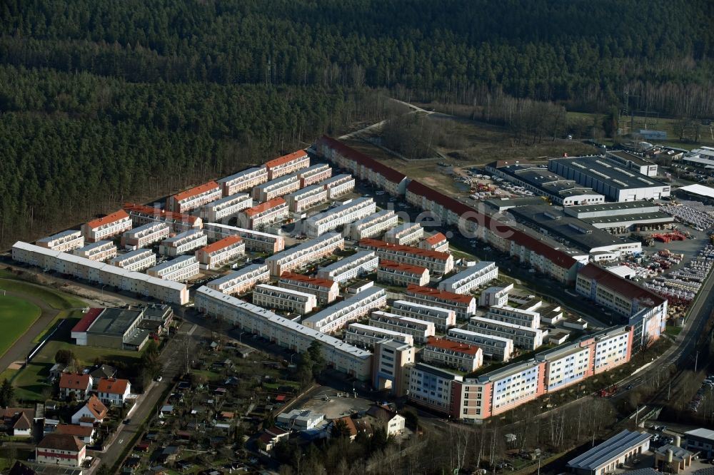 Feucht aus der Vogelperspektive: Wohngebiet einer Reihenhaus- Siedlung „ ParkSide “ Am Reichswald auf dem ehemaligen Fella- Gelände in Feucht im Bundesland Bayern