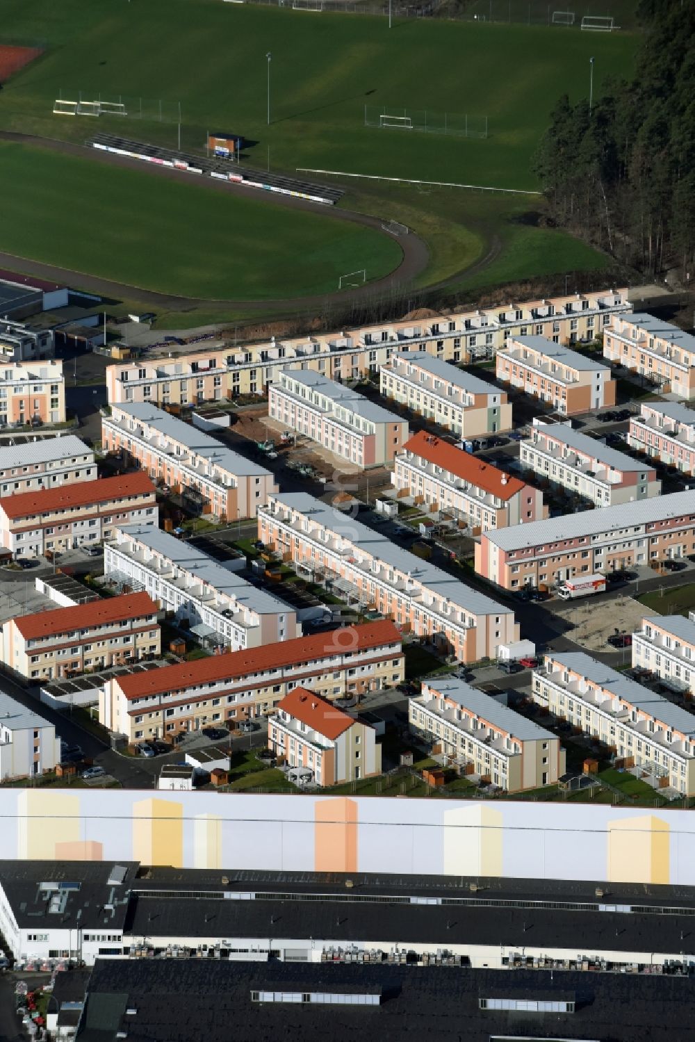 Luftbild Feucht - Wohngebiet einer Reihenhaus- Siedlung „ ParkSide “ Am Reichswald auf dem ehemaligen Fella- Gelände in Feucht im Bundesland Bayern