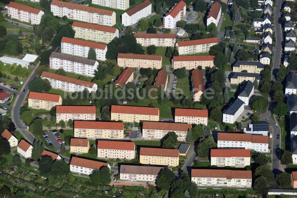 Luftbild Stollberg/Erzgeb. - Wohngebiet einer Reihenhaus- Siedlung in der Pestalozzistraße in Stollberg/Erzgeb. im Bundesland Sachsen