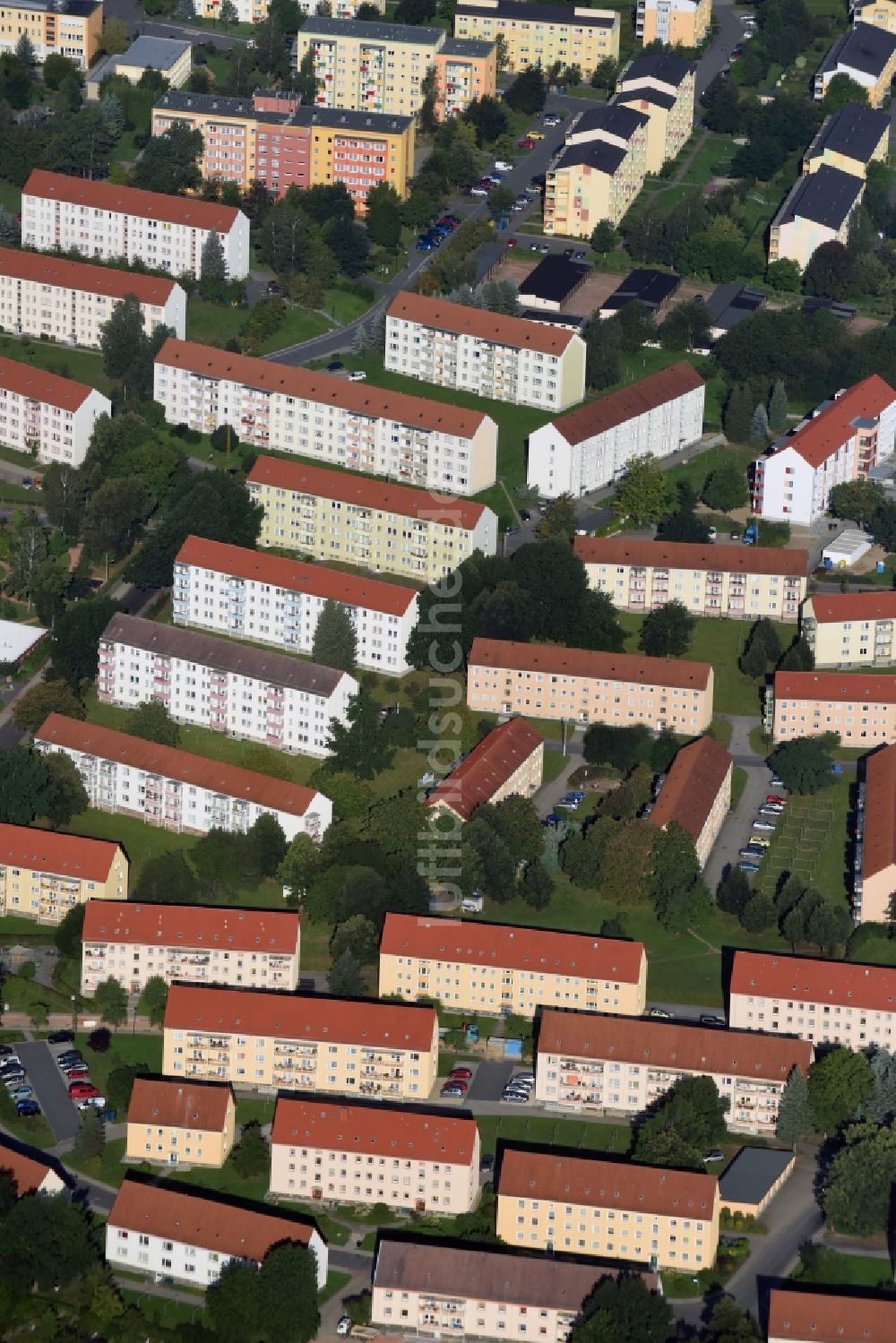 Luftaufnahme Stollberg/Erzgeb. - Wohngebiet einer Reihenhaus- Siedlung in der Pestalozzistraße in Stollberg/Erzgeb. im Bundesland Sachsen