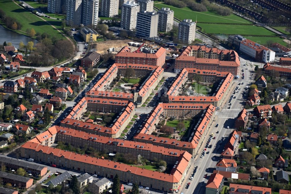 Luftbild Kopenhagen - Wohngebiet einer Reihenhaus- Siedlung Sandbygardvej im Ortsteil Bronshoj in Kopenhagen in Region Hovedstaden, Dänemark