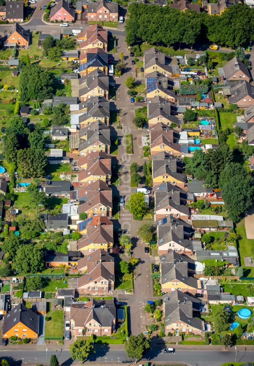 Bergkamen aus der Vogelperspektive: Wohngebiet einer Reihenhaus- Siedlung Schlegelstraße in Bergkamen im Bundesland Nordrhein-Westfalen