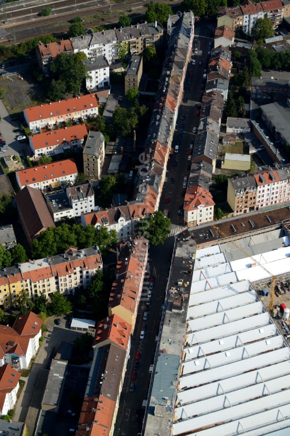 Luftaufnahme Offenbach am Main - Wohngebiet einer Reihenhaus- Siedlung Senefelderstraße in Offenbach am Main im Bundesland Hessen