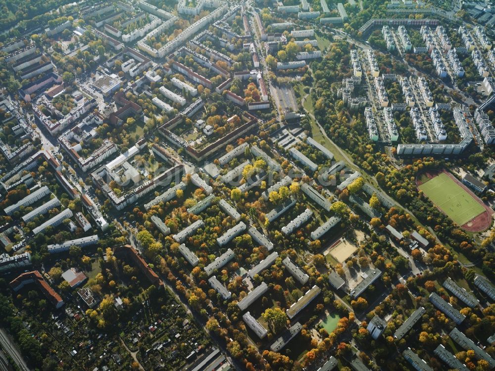 Luftaufnahme Berlin - Wohngebiet einer Reihenhaus- Siedlung Sonnenallee, Kiefholzstraße und am Südlichen Heidekampgraben in Berlin