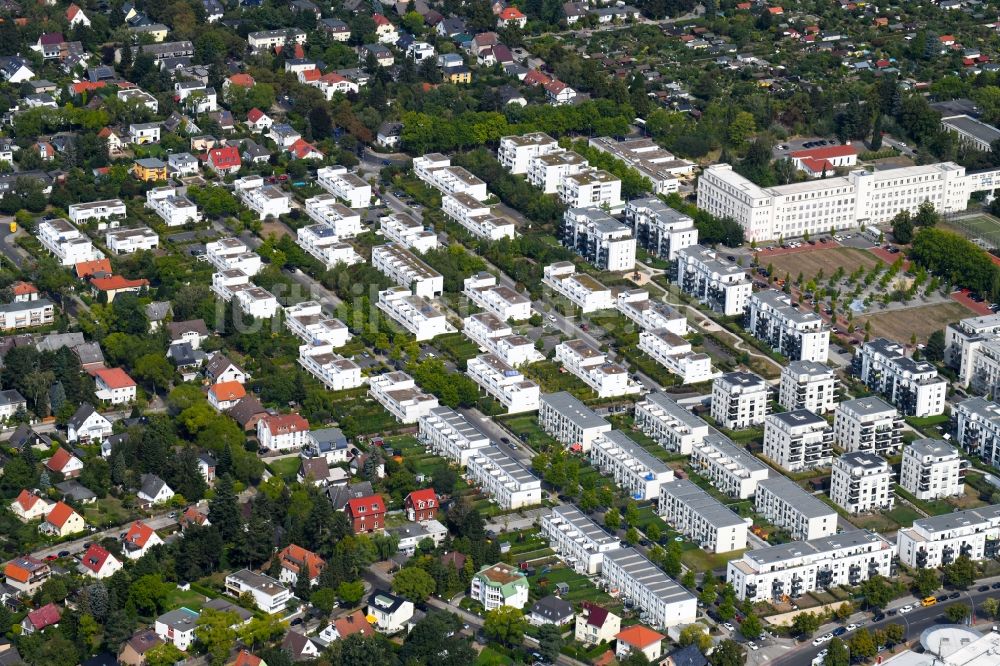 Berlin aus der Vogelperspektive: Wohngebiet einer Reihenhaus- Siedlung Steglitzer ParkQuartier im Ortsteil Steglitz in Berlin, Deutschland