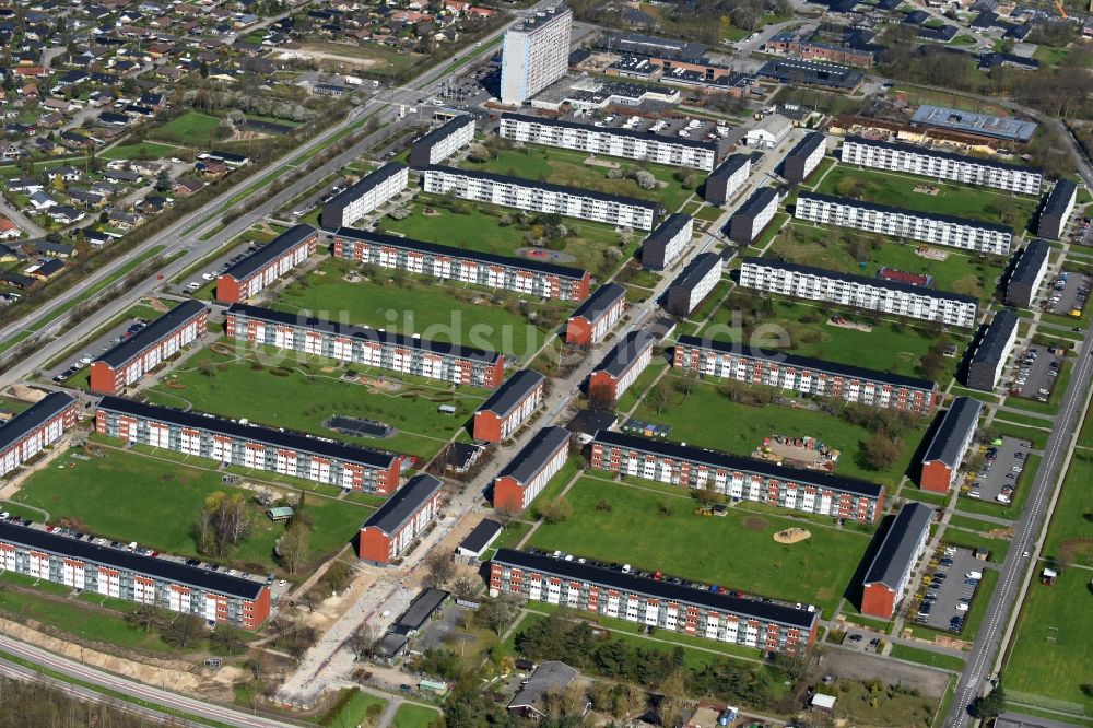 Ballerup von oben - Wohngebiet einer Reihenhaus- Siedlung Sydbuen - Hedeparken in Ballerup in Region Hovedstaden, Dänemark