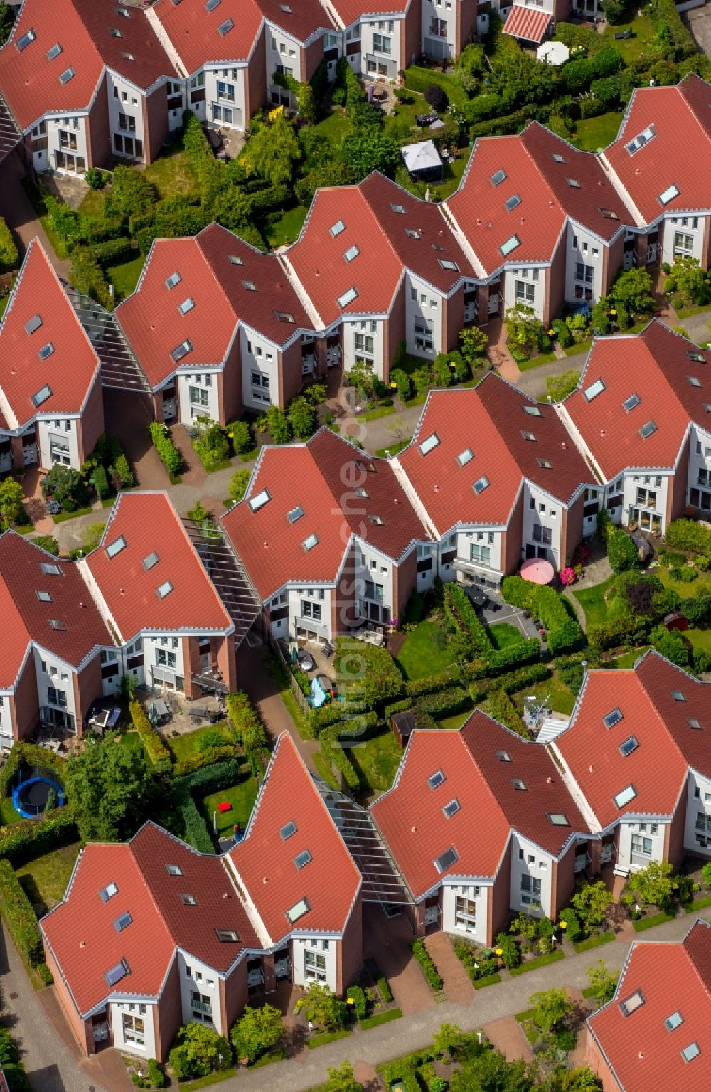 Luftbild Mülheim an der Ruhr - Wohngebiet einer Reihenhaus- Siedlung Westkappeller Ring in Mülheim an der Ruhr im Bundesland Nordrhein-Westfalen