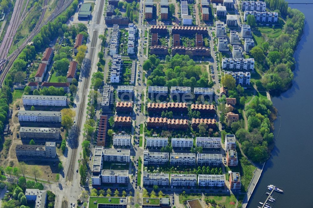 Berlin aus der Vogelperspektive: Wohngebiet mit Reihenhäusern im Ortsteil Rummelsburg im Bezirk Lichtenberg in Berlin