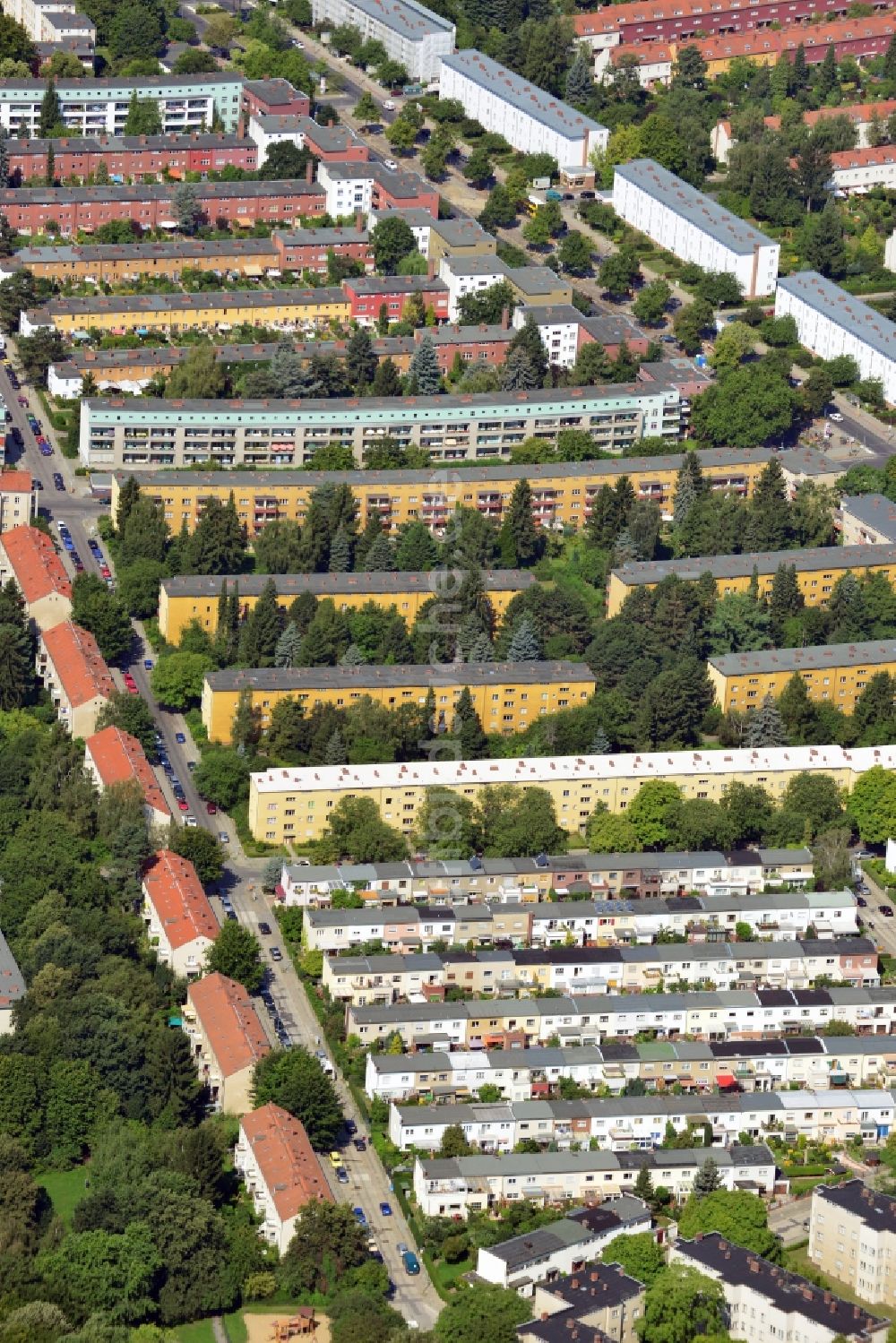 Luftaufnahme Berlin - Wohngebiet / Residential area in Berlin-Britz