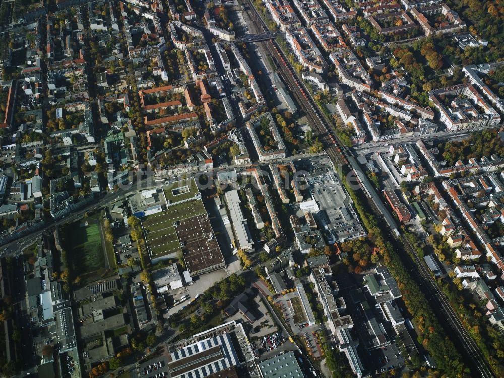 Berlin aus der Vogelperspektive: Wohngebiet an der Ringbahn im Norden des Ortsteils Britz im Bezirk Neukölln in Berlin