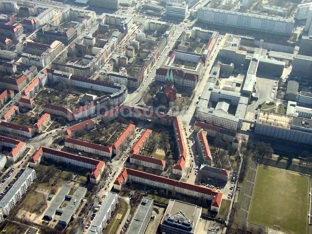 Berlin - LICHTENBERG aus der Vogelperspektive: Wohngebiet am Roedeliusplatz in Berlin-Lichtenberg. 16.03.03