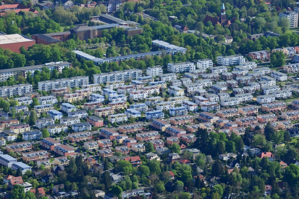 Luftaufnahme Berlin - Wohngebiet Schweizer Viertel im Ortsteil Lichterfelde im Bezirk Steglitz-Zehlendorf in Berlin