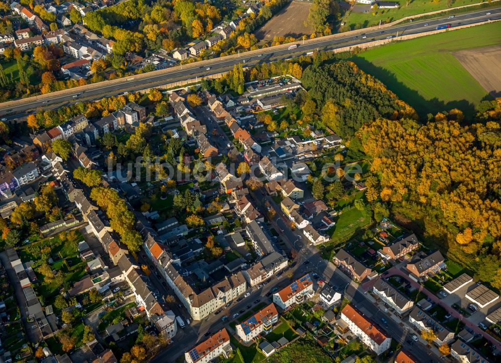 Luftbild Gladbeck - Wohngebiet südlich der Autobahn A2 entlang der Landstraße in Gladbeck im Bundesland Nordrhein-Westfalen