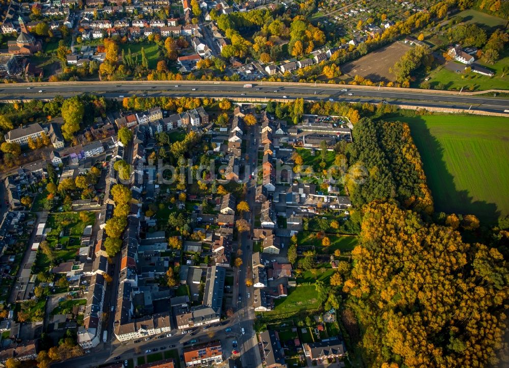 Luftaufnahme Gladbeck - Wohngebiet südlich der Autobahn A2 entlang der Landstraße in Gladbeck im Bundesland Nordrhein-Westfalen