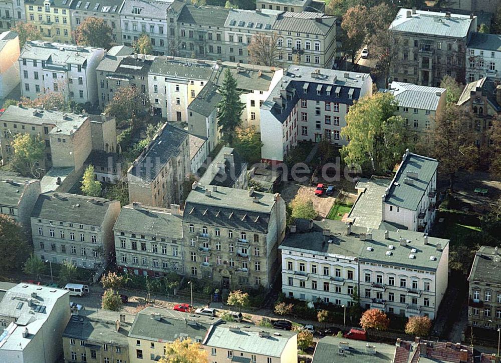 Potsdam aus der Vogelperspektive: Wohngebiet an der Sellostraße 23 a, am Fuße des Parkes Sanssouci in Potsdam