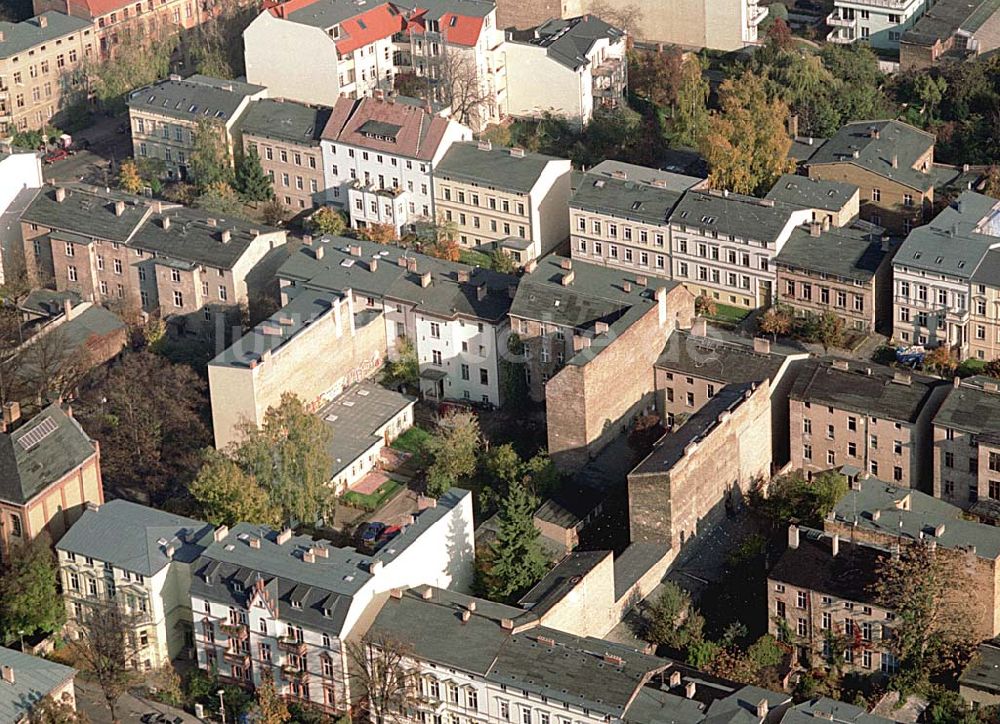 Potsdam aus der Vogelperspektive: Wohngebiet an der Sellostraße 23 a, am Fuße des Parkes Sanssouci in Potsdam