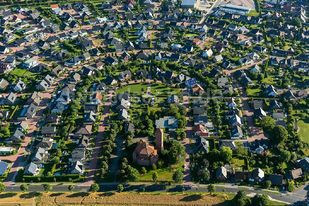 Bedburg-Hau von oben - Wohngebiet der Siedlung Hau Reindershof in Bedburg-Hau am Niederrhein in Nordrhein-Westfalen.