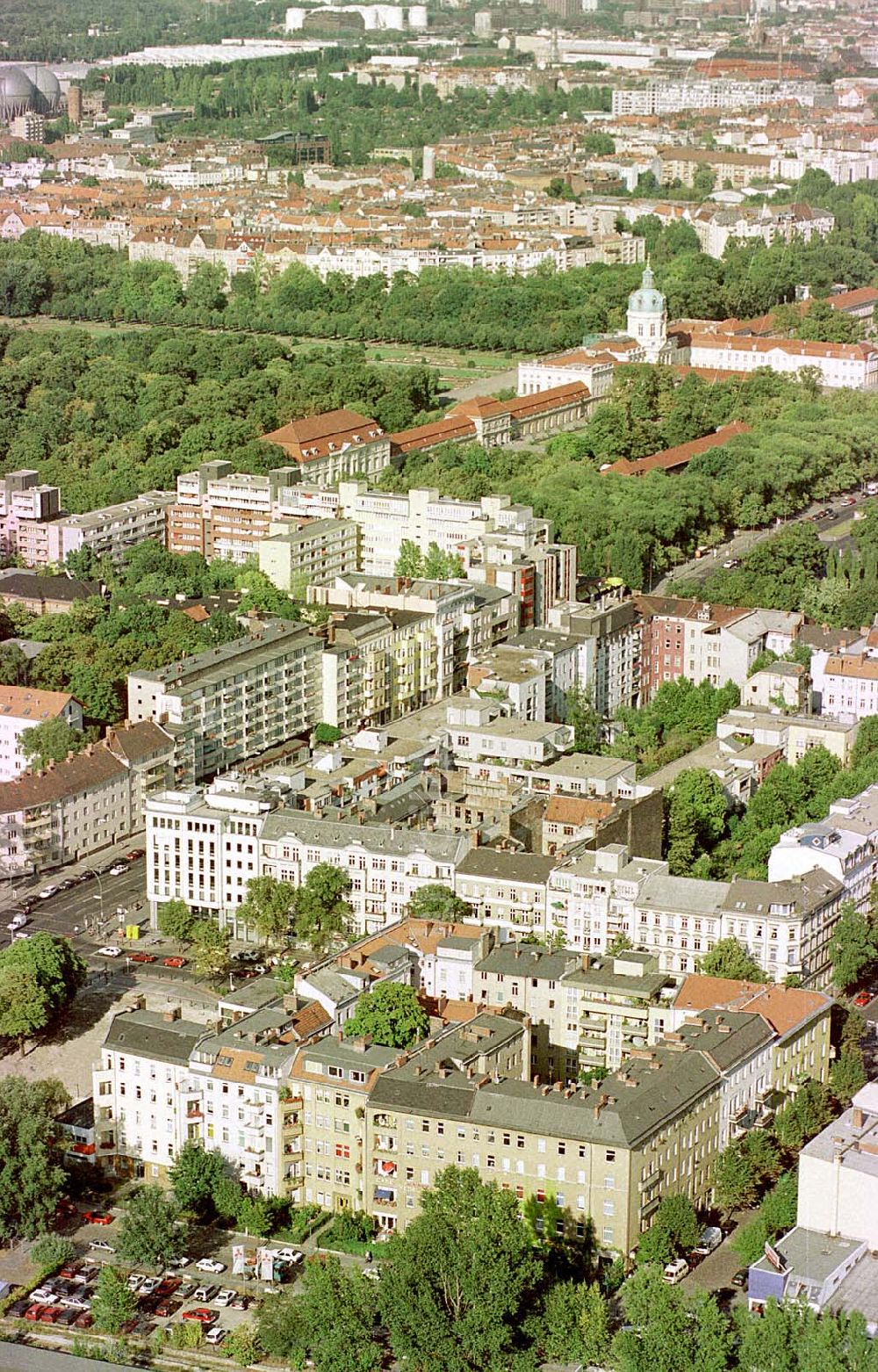 Berlin aus der Vogelperspektive: Wohngebiet Sophie-Charlotte-Straße in Berlin-Charlottenburg.