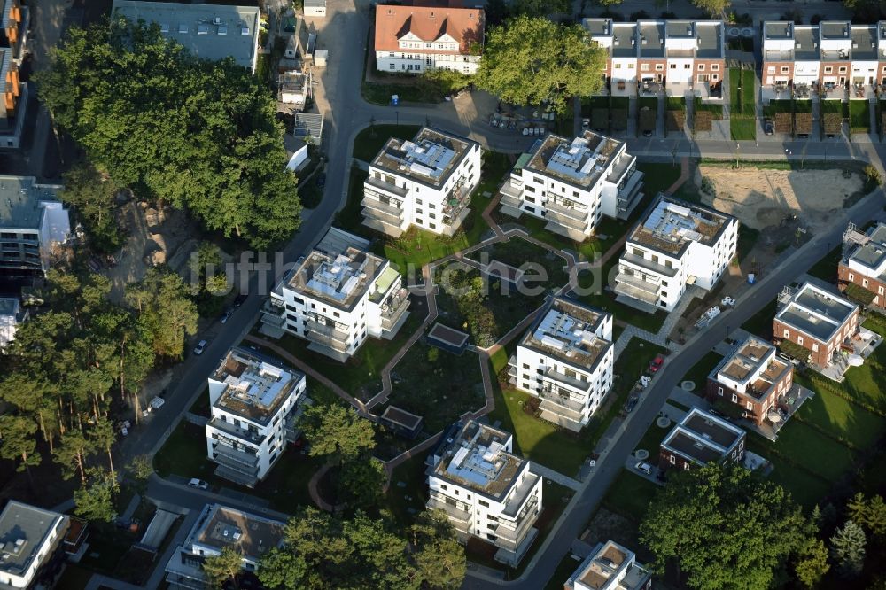 Luftaufnahme Berlin - Wohngebiet mit Stadthäusern Oskar-Helene-Park im Ortsteil Dahlem in Berlin