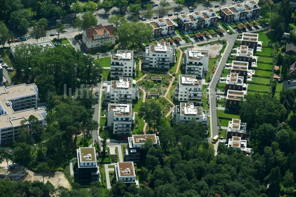 Luftaufnahme Berlin - Wohngebiet mit Stadthäusern Oskar-Helene-Park im Ortsteil Dahlem in Berlin