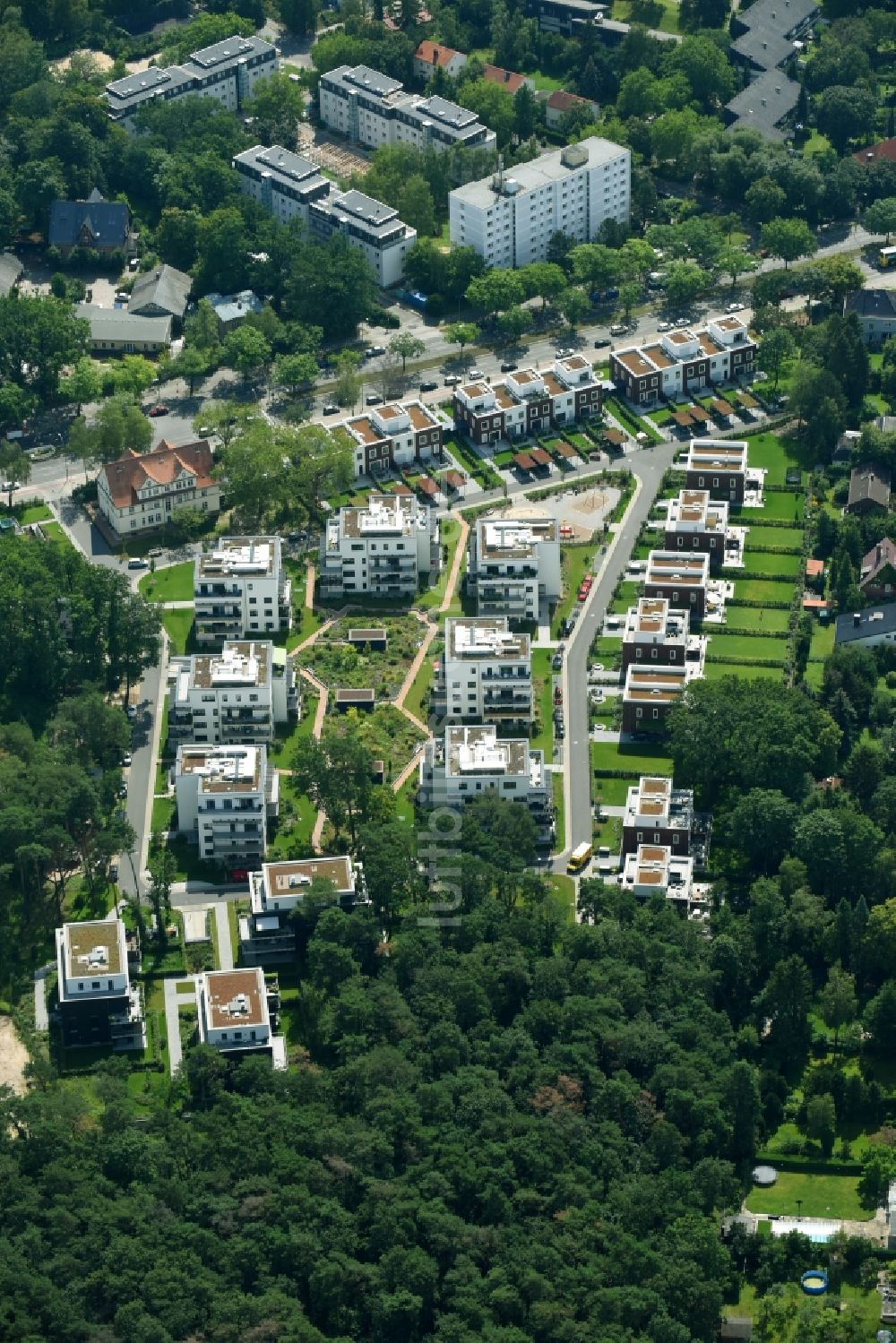 Berlin von oben - Wohngebiet mit Stadthäusern Oskar-Helene-Park im Ortsteil Dahlem in Berlin