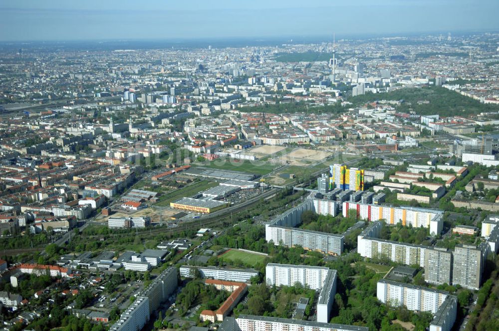 Berlin aus der Vogelperspektive: Wohngebiet an der Storkower Strasse, Alfred-Jung-Strasse und Paul-Junius-Strasse in Berlin-Lichtenberg