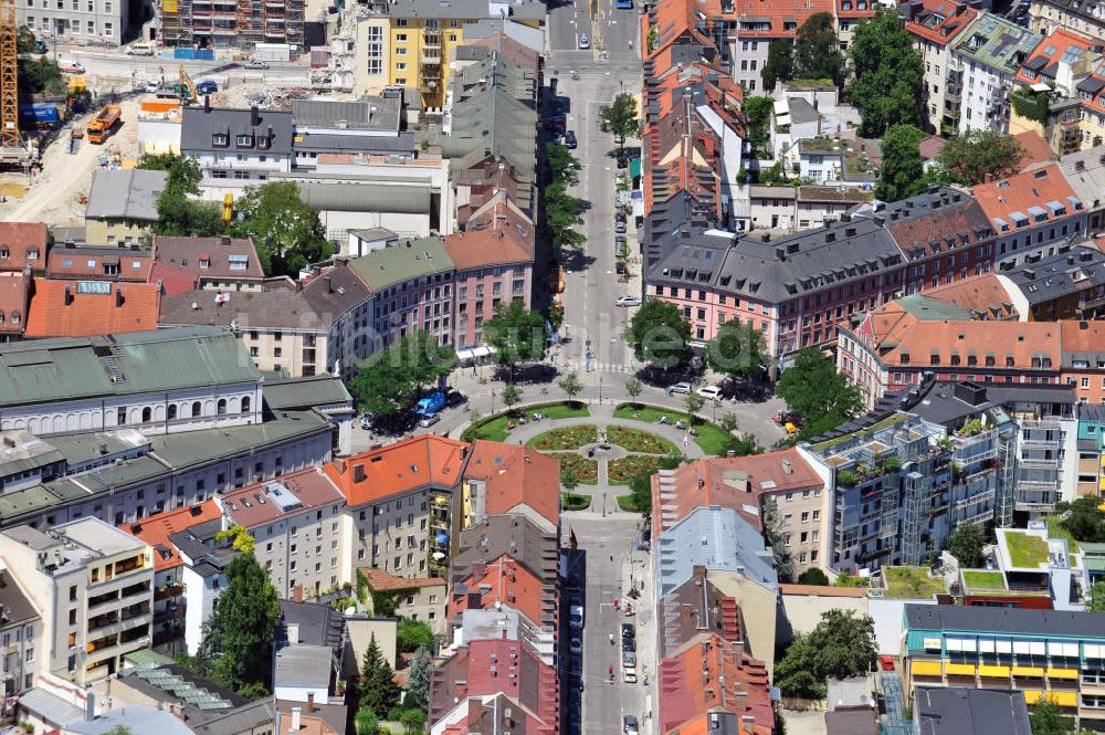 München Isarvorstadt aus der Vogelperspektive: Wohngebiet und Theater am Gärtnerplatz in München