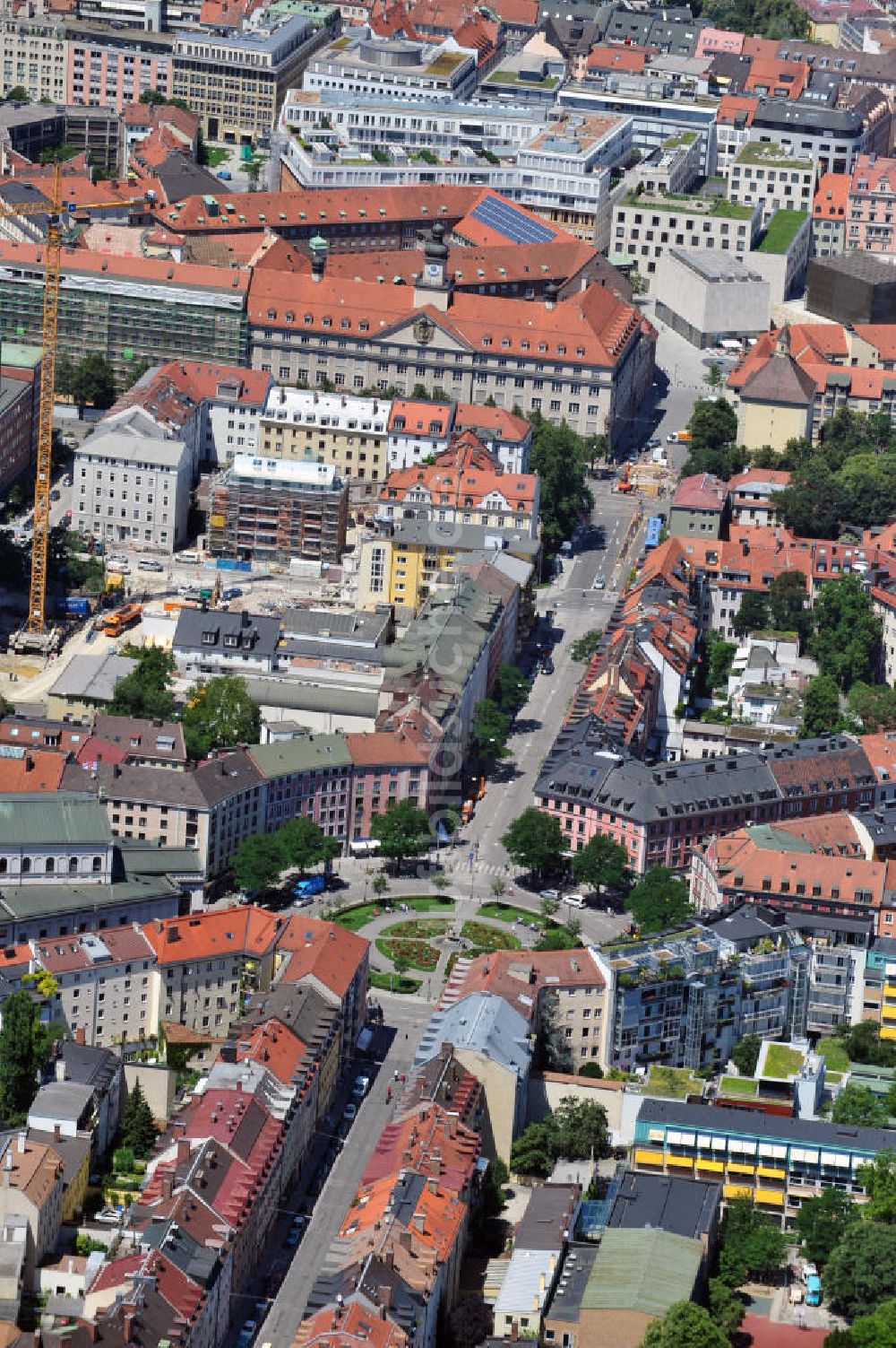 Luftaufnahme München Isarvorstadt - Wohngebiet und Theater am Gärtnerplatz in München