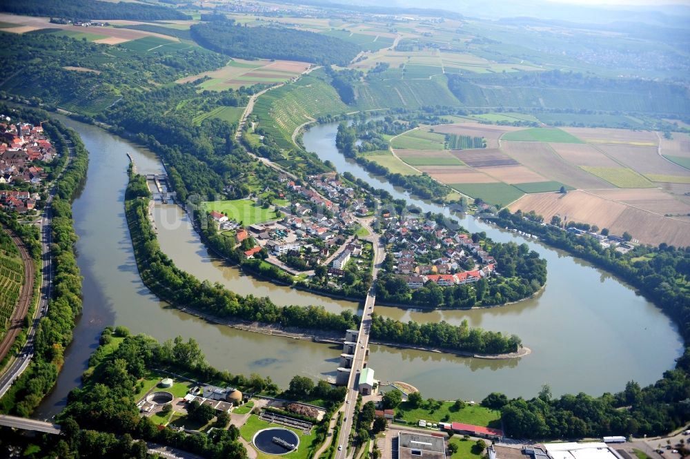 Luftaufnahme Besigheim - Wohngebiet am Ufer des Neckars in Besigheim im Bundesland Baden-Württemberg